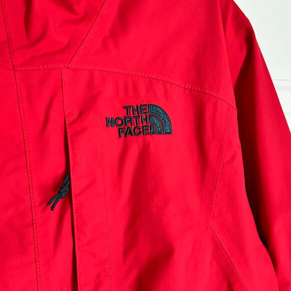 The Northface Red 'Dryvent' Rain Jacket with Hood & 4 Zip Pockets Size Medium - Picture 3 of 8